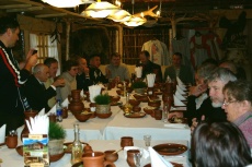 Интерьер и блюда в кафе "Попов луг" вызвали восхищение у гостей.